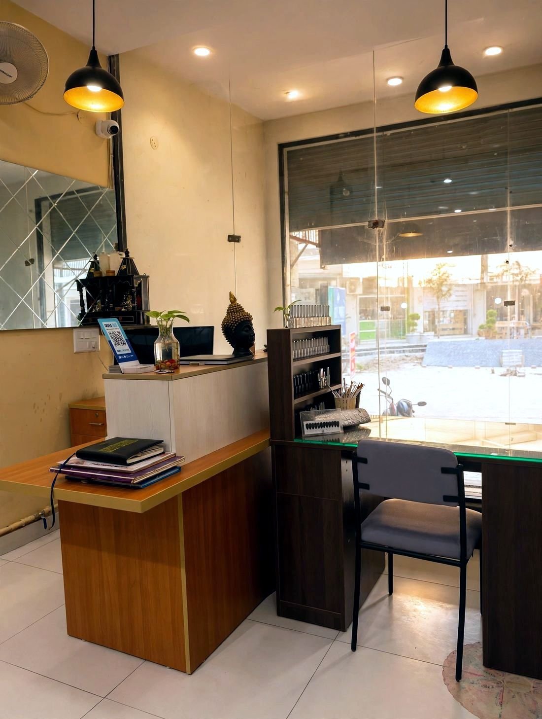 Reception and nail bar at Rajshree Oasis